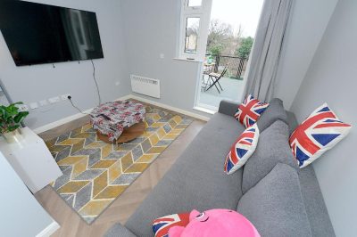 2 BED TERRACED FLAT PICCADILLY LINE