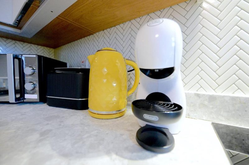 2 BED TERRACED FLAT PICCADILLY LINE