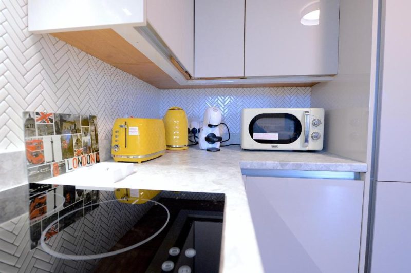 2 BED TERRACED FLAT PICCADILLY LINE